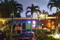 South Shore Tiki Lounge, dog friendly Kihei restaurants, dogs allowed maui restaurants